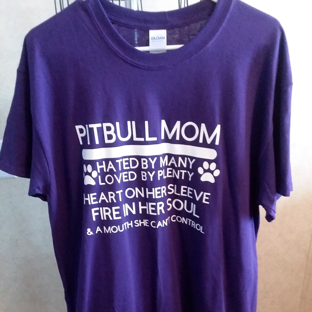 NWOT Pitbull Mom tshirt